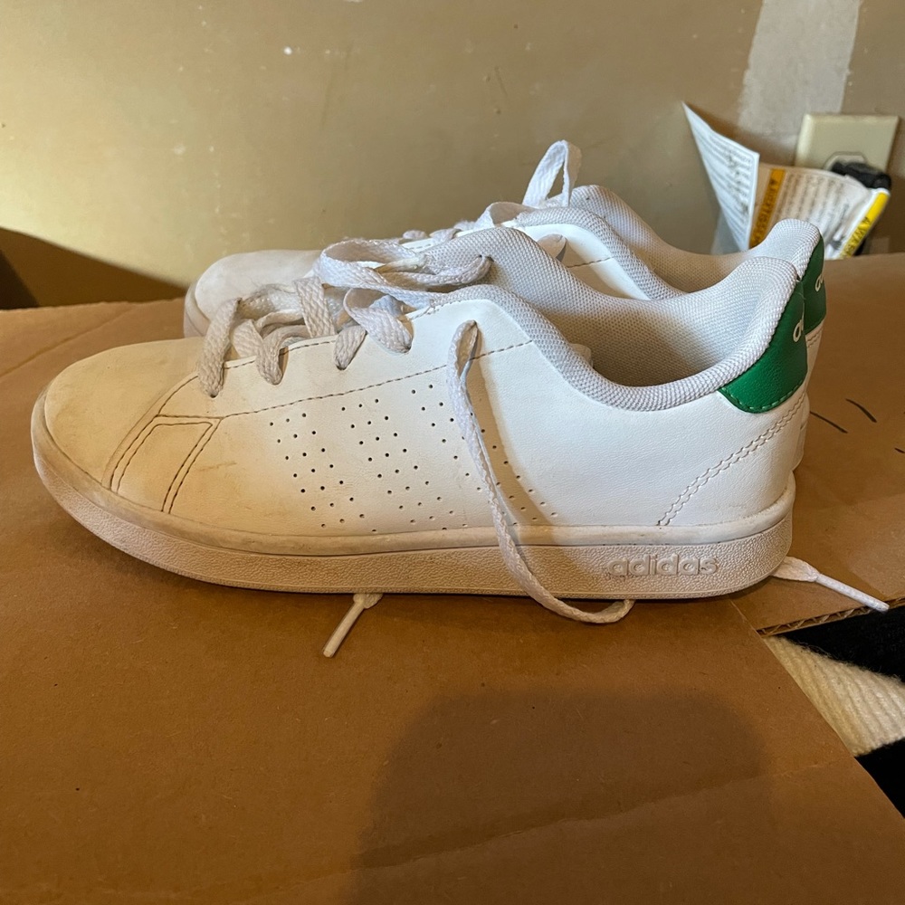 Adidas sneaker sz 1